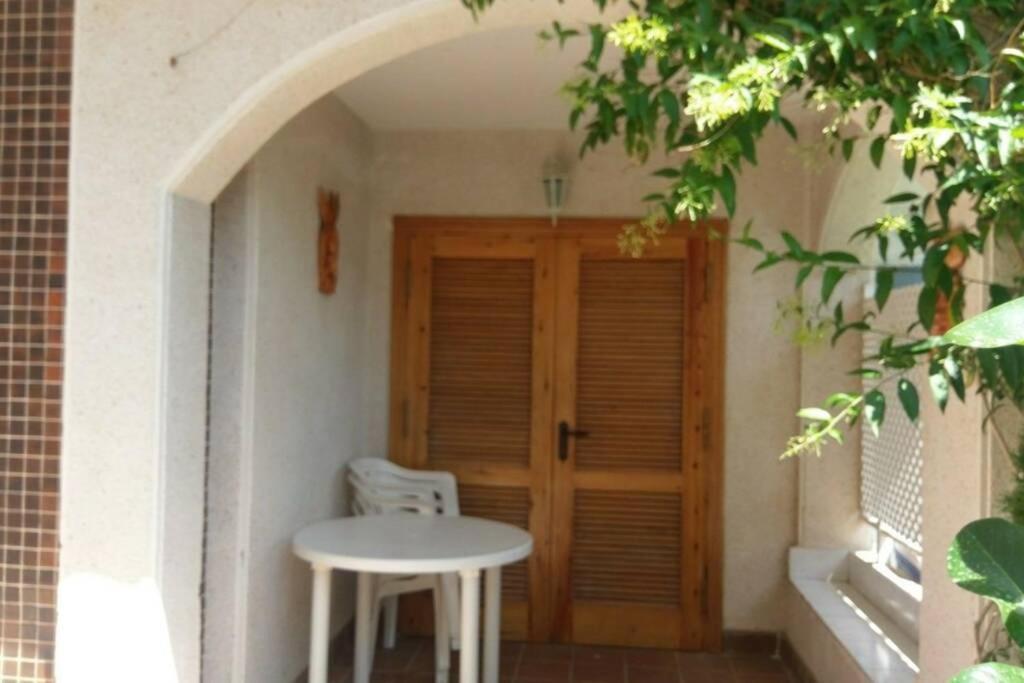 La Casa De La Palmera Apartment ตอร์เรเวียคา ภายนอก รูปภาพ
